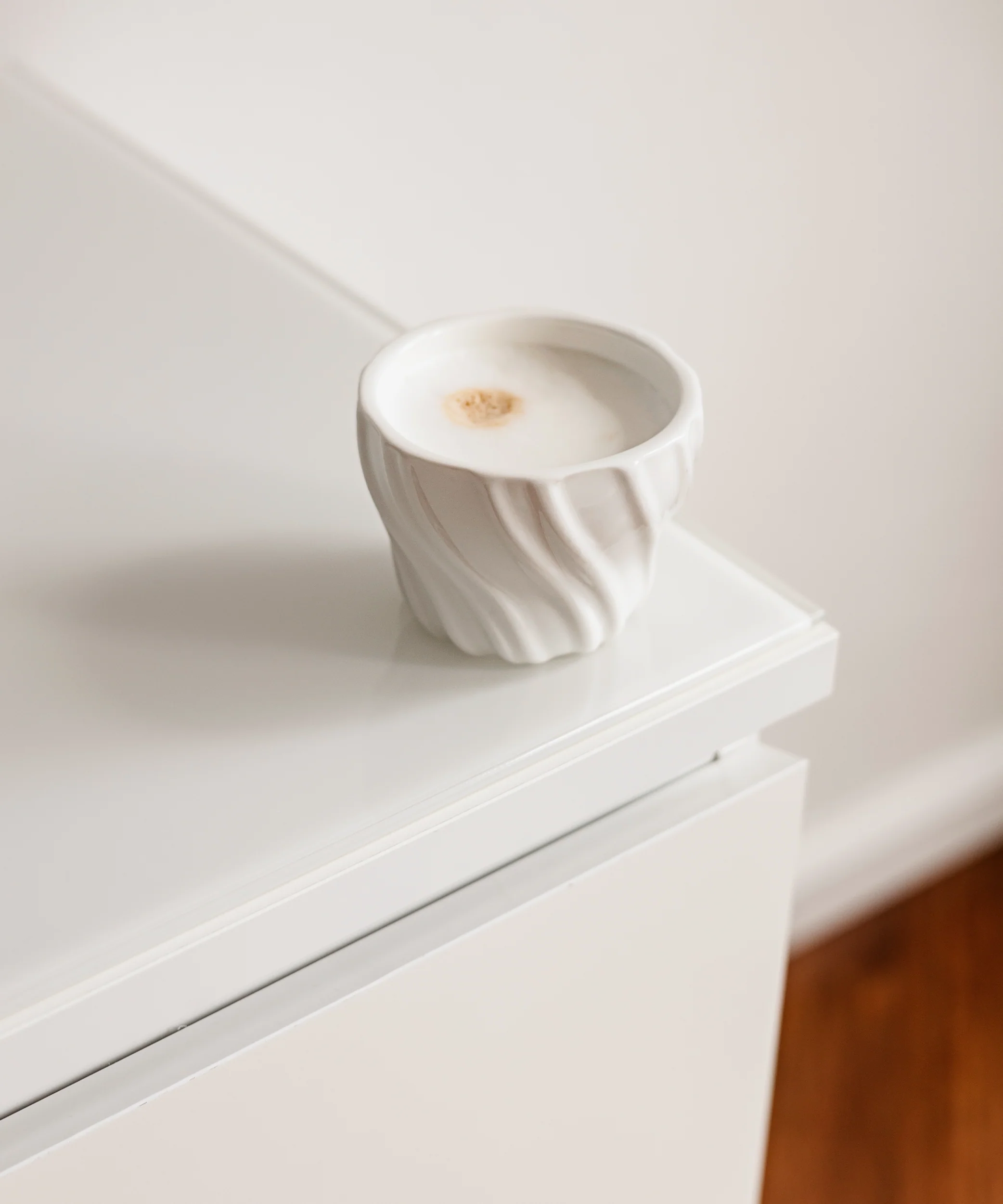 Keramik Becher mit Wellenstruktur | Kaia - Image 11