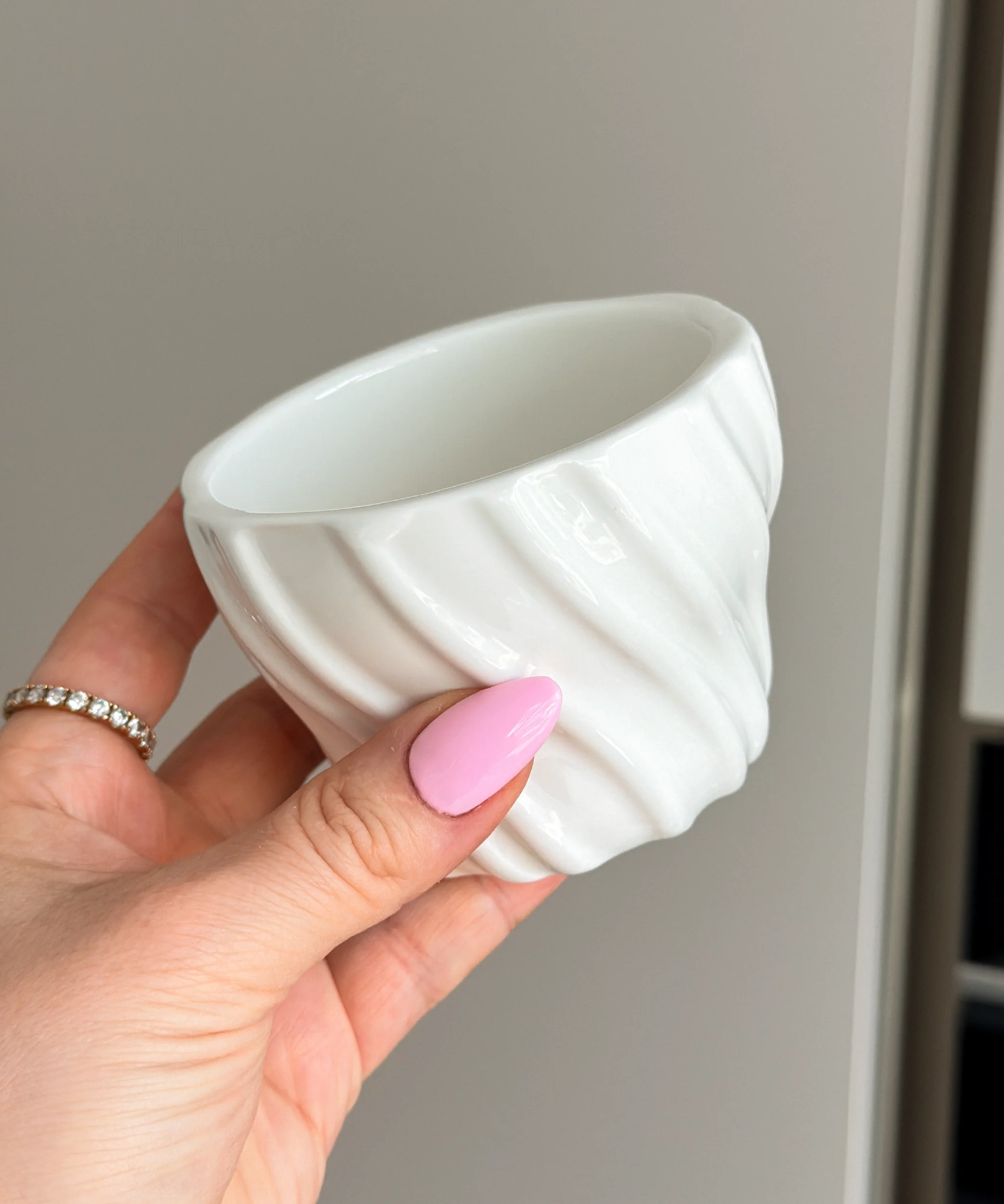 Keramik Becher mit Wellenstruktur | Kaia - Image 15
